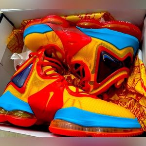 Nike Lebron James 19 Tune Squad